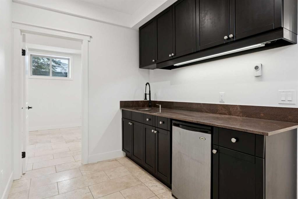 1 Discovery Ridge Link Sw, Calgary, AB - Indoor