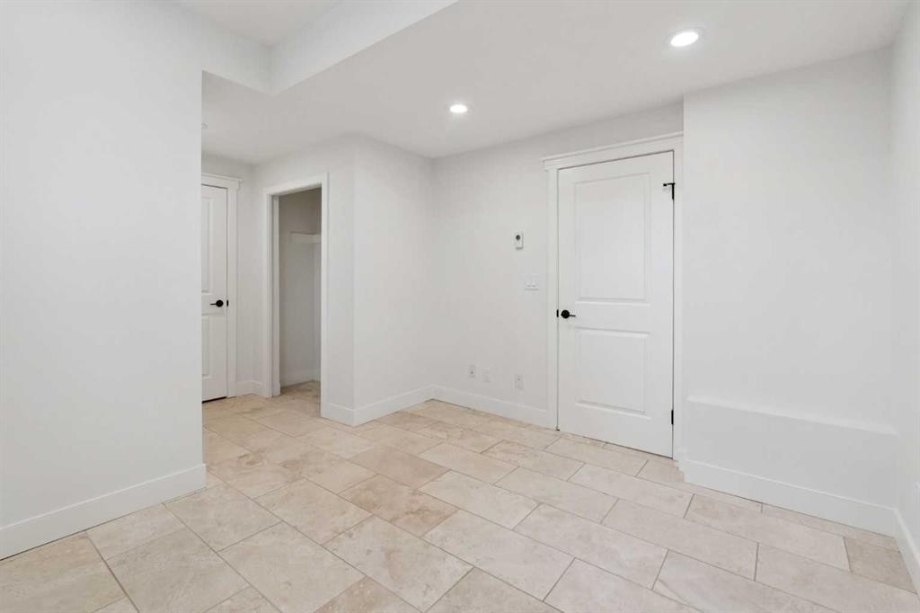 1 Discovery Ridge Link Sw, Calgary, AB - Indoor Photo Showing Other Room