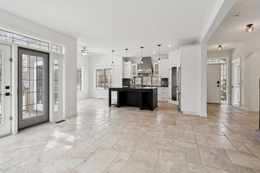 1 Discovery Ridge Link Sw, Calgary, AB - Indoor