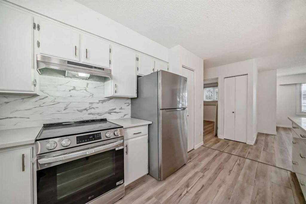23 Marbank Way Ne, Calgary, AB - Indoor Photo Showing Kitchen