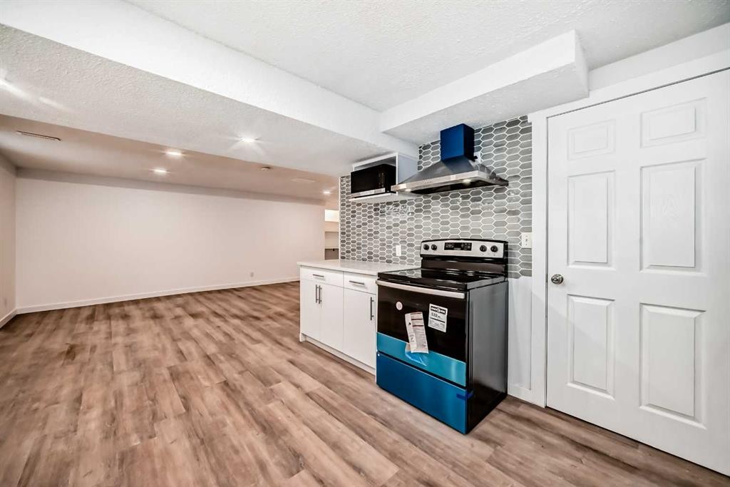 23 Marbank Way Ne, Calgary, AB - Indoor Photo Showing Kitchen