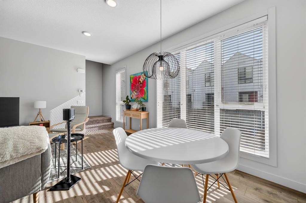 403 Bow Grove Nw, Calgary, AB - Indoor