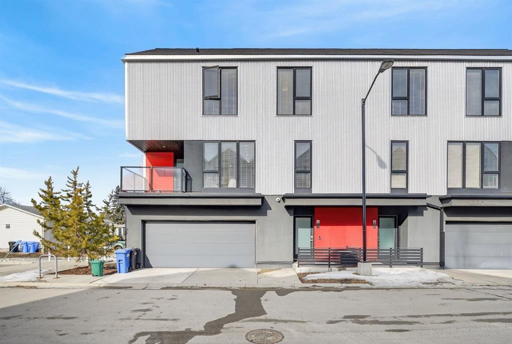 403 Bow Grove Nw, Calgary, AB - Outdoor With Balcony