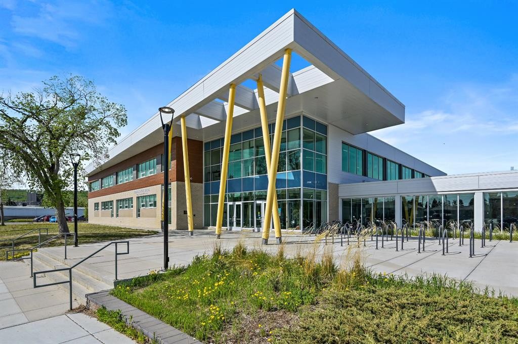 403 Bow Grove Nw, Calgary, AB - Outdoor
