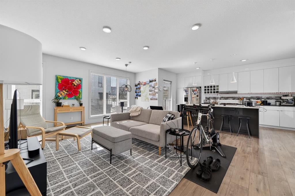 403 Bow Grove Nw, Calgary, AB - Indoor