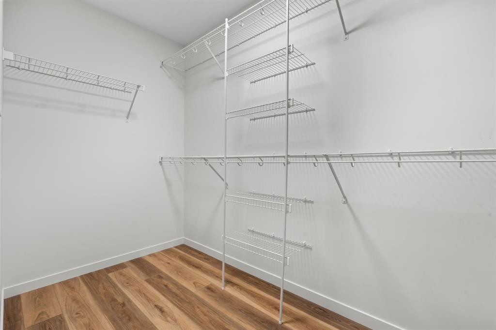 353 Herron Mews Ne, Calgary, AB - Indoor With Storage