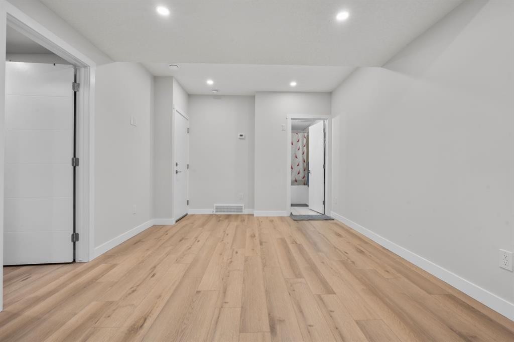 353 Herron Mews Ne, Calgary, AB - Indoor Photo Showing Other Room
