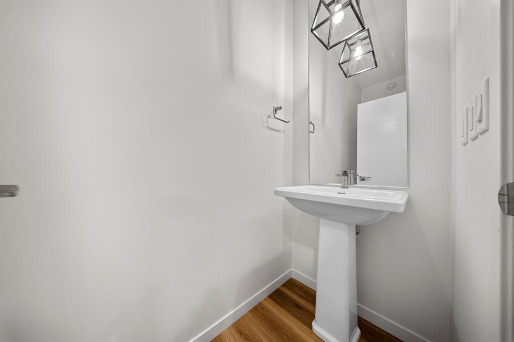 353 Herron Mews Ne, Calgary, AB - Indoor Photo Showing Bathroom