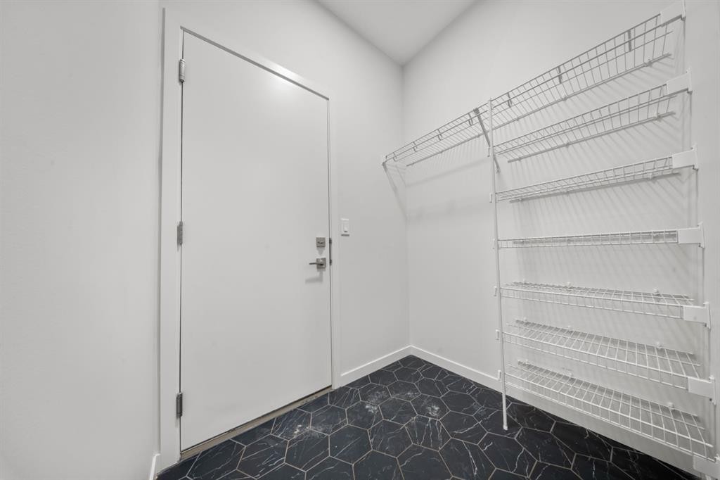 353 Herron Mews Ne, Calgary, AB - Indoor With Storage