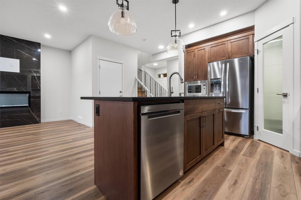 353 Herron Mews Ne, Calgary, AB - Indoor Photo Showing Kitchen