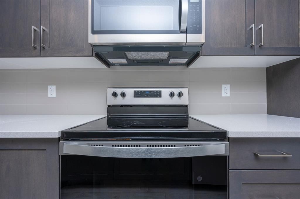 412 Seton Circle Se, Calgary, AB - Indoor Photo Showing Kitchen