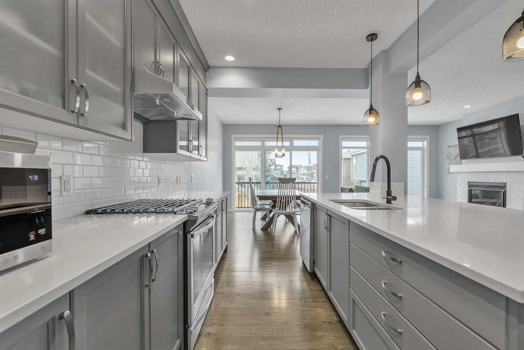 78 Sage Bluff View Nw, Calgary, AB - Indoor Photo Showing Kitchen With Double Sink With Upgraded Kitchen