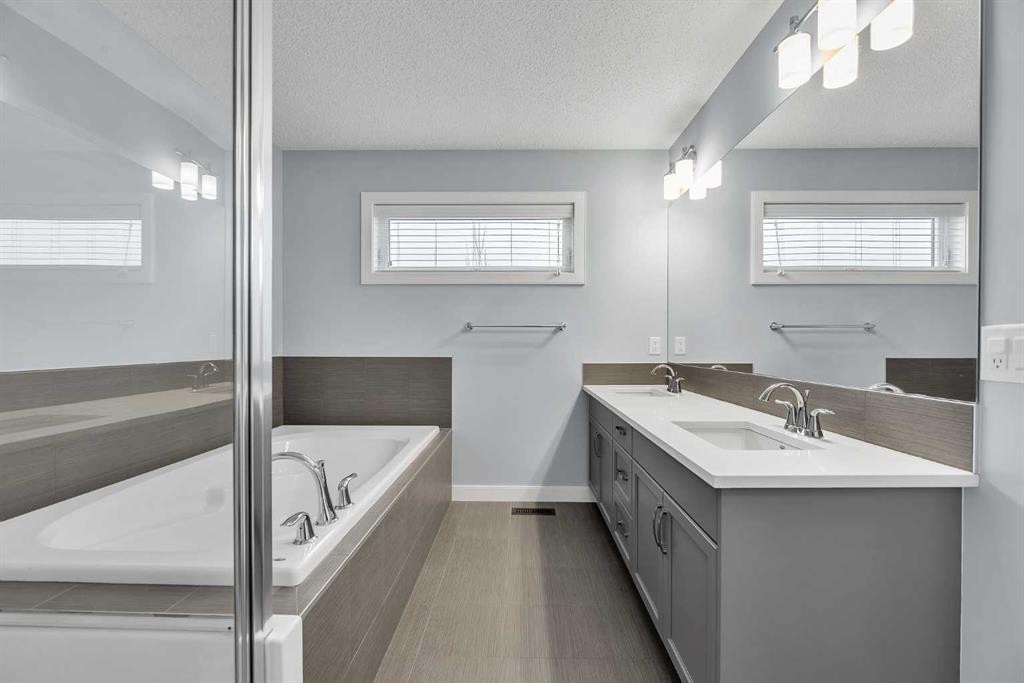 78 Sage Bluff View Nw, Calgary, AB - Indoor Photo Showing Bathroom
