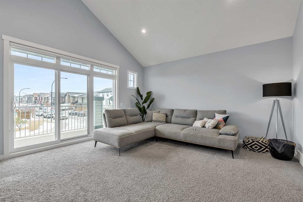 78 Sage Bluff View Nw, Calgary, AB - Indoor Photo Showing Living Room
