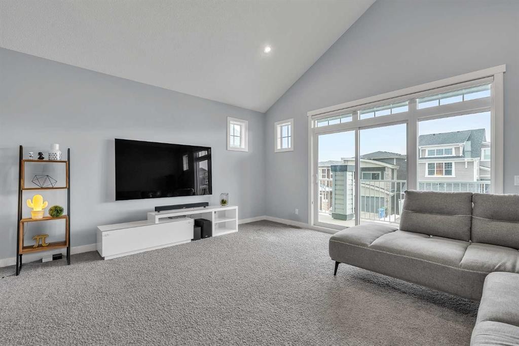 78 Sage Bluff View Nw, Calgary, AB - Indoor Photo Showing Living Room