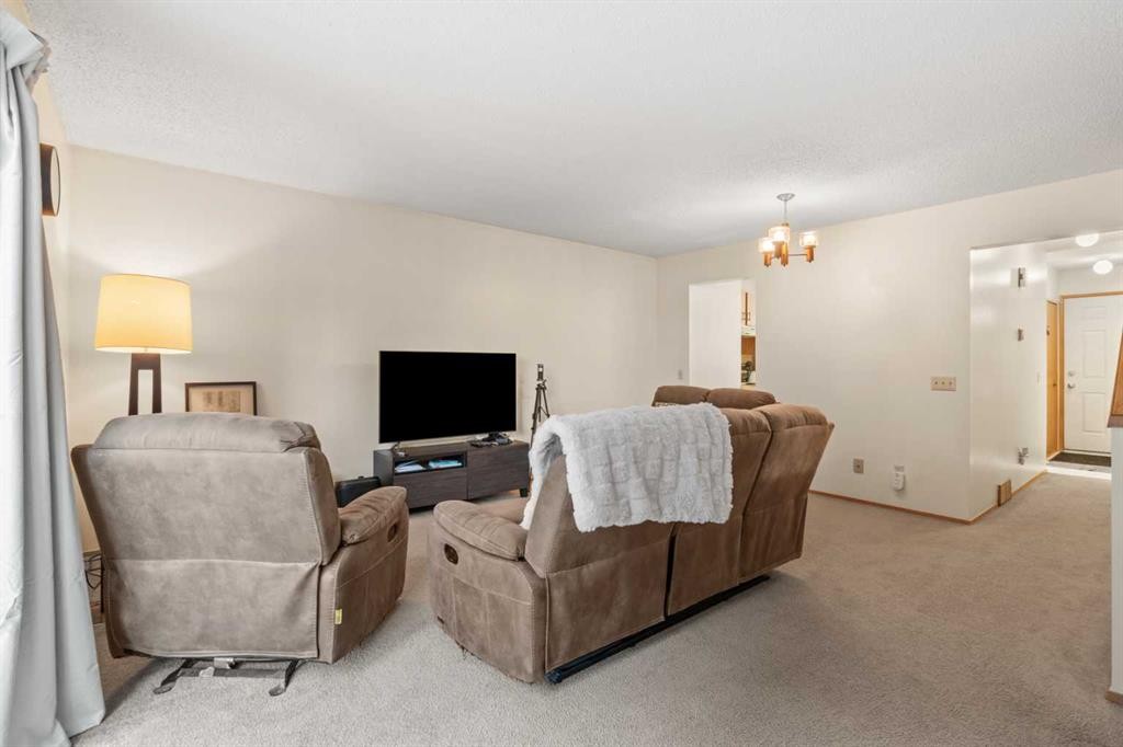 49 Range Gardens Nw, Calgary, AB - Indoor