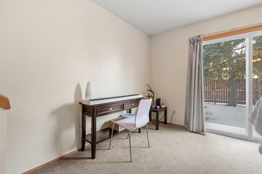 49 Range Gardens Nw, Calgary, AB - Indoor Photo Showing Other Room