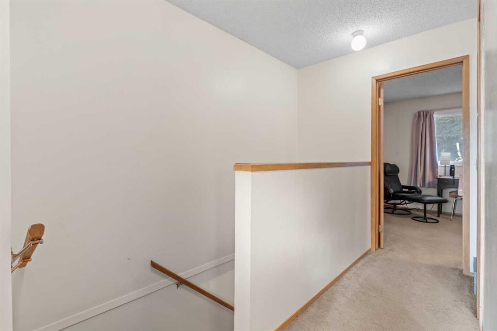 49 Range Gardens Nw, Calgary, AB - Indoor Photo Showing Other Room