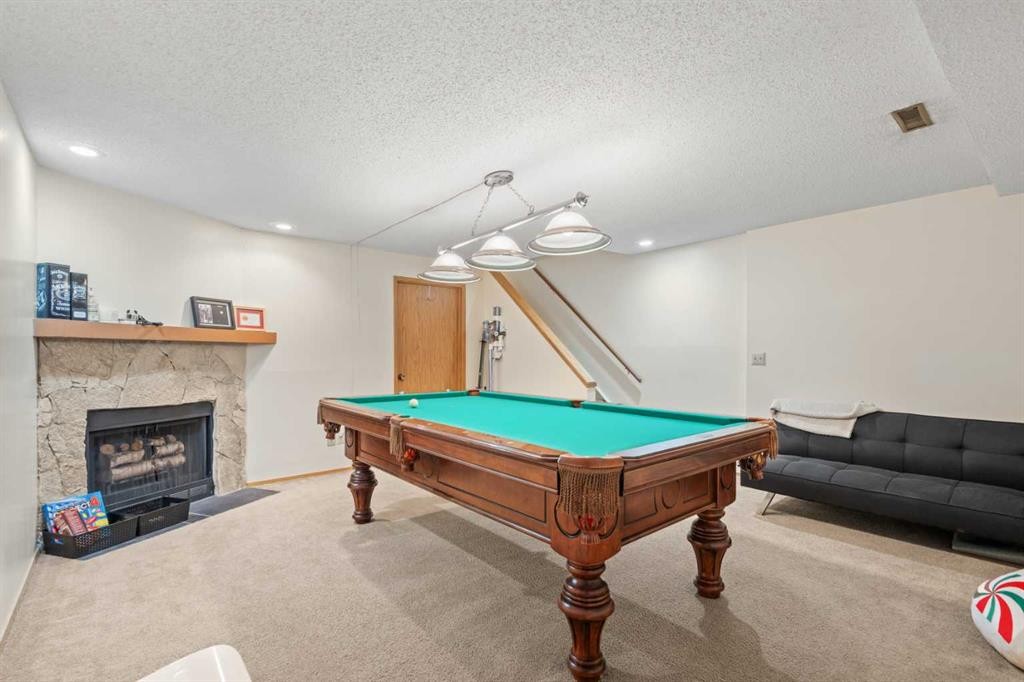 49 Range Gardens Nw, Calgary, AB - Indoor Photo Showing Other Room