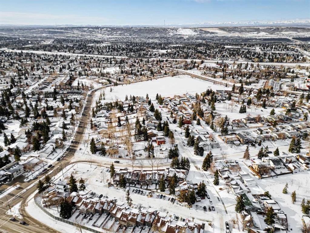 49 Range Gardens Nw, Calgary, AB - Outdoor With View