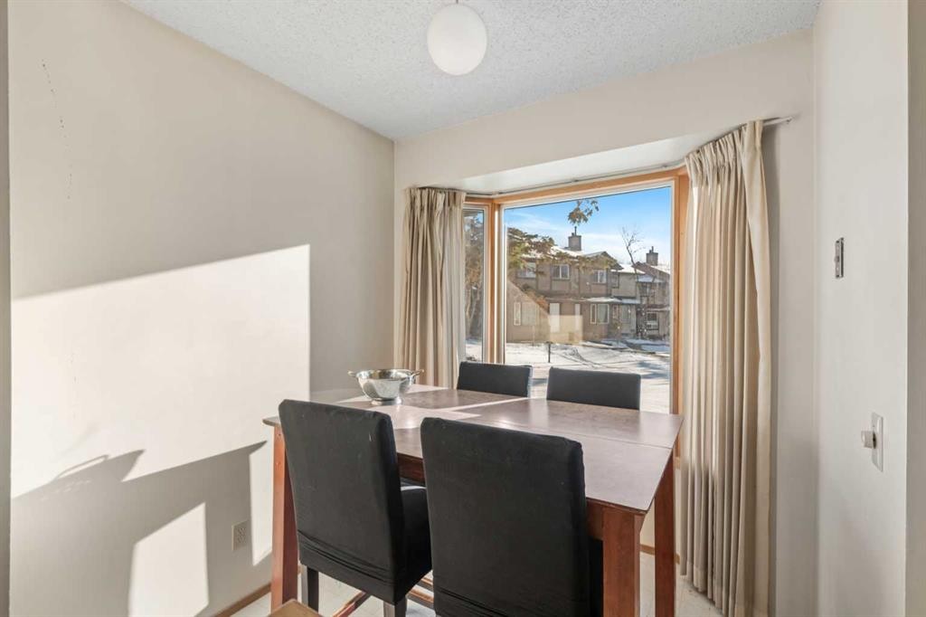 49 Range Gardens Nw, Calgary, AB - Indoor