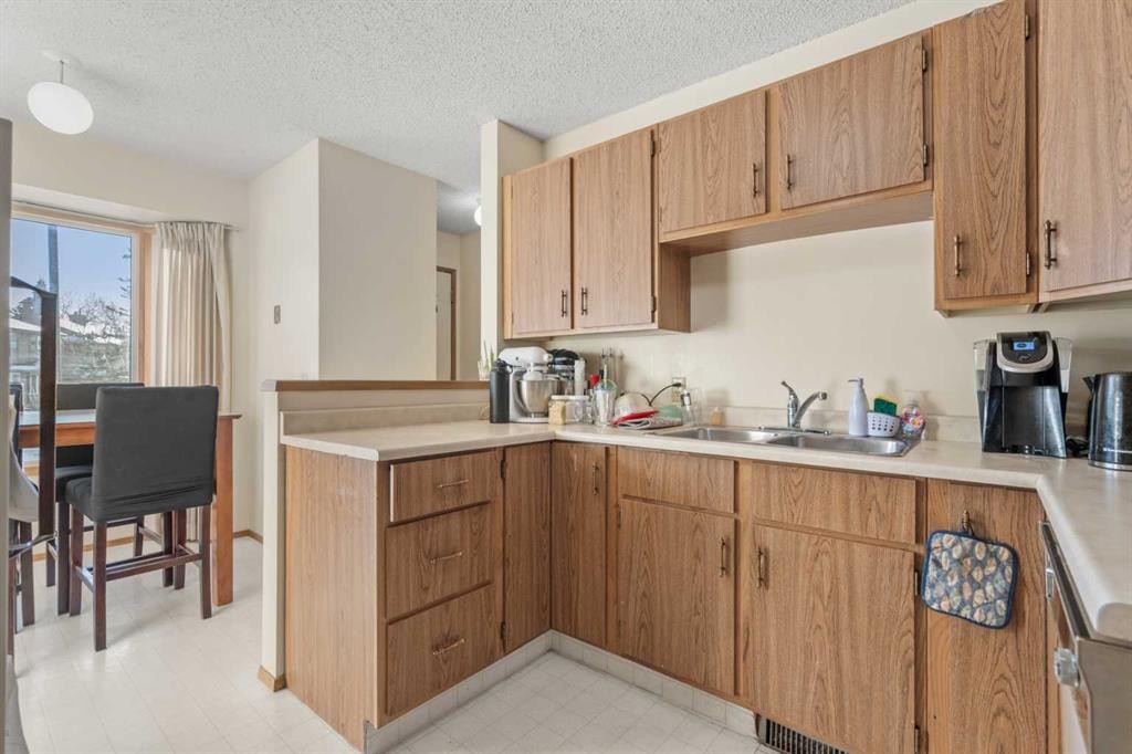 49 Range Gardens Nw, Calgary, AB - Indoor Photo Showing Kitchen With Double Sink