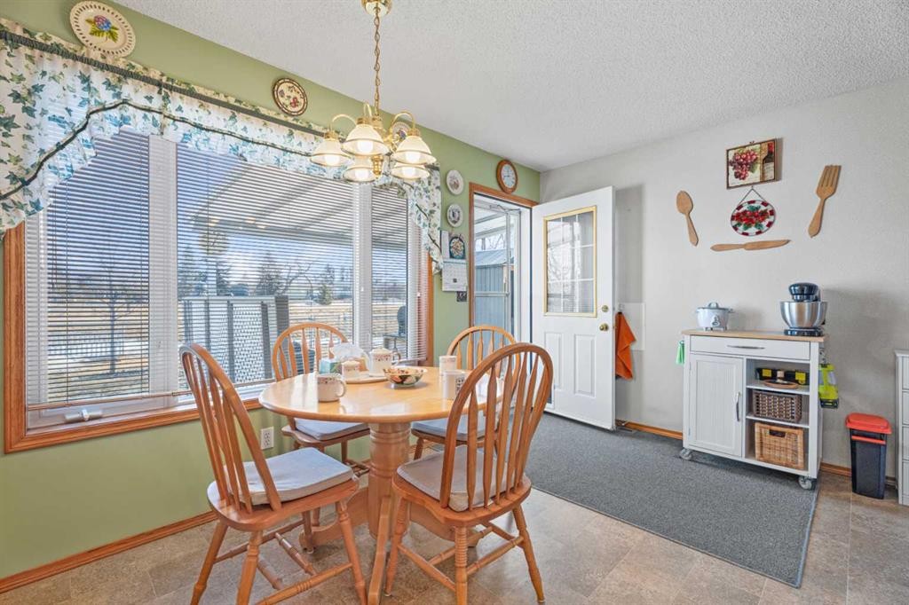 13 Park Ln Place, Strathmore, AB - Indoor Photo Showing Dining Room
