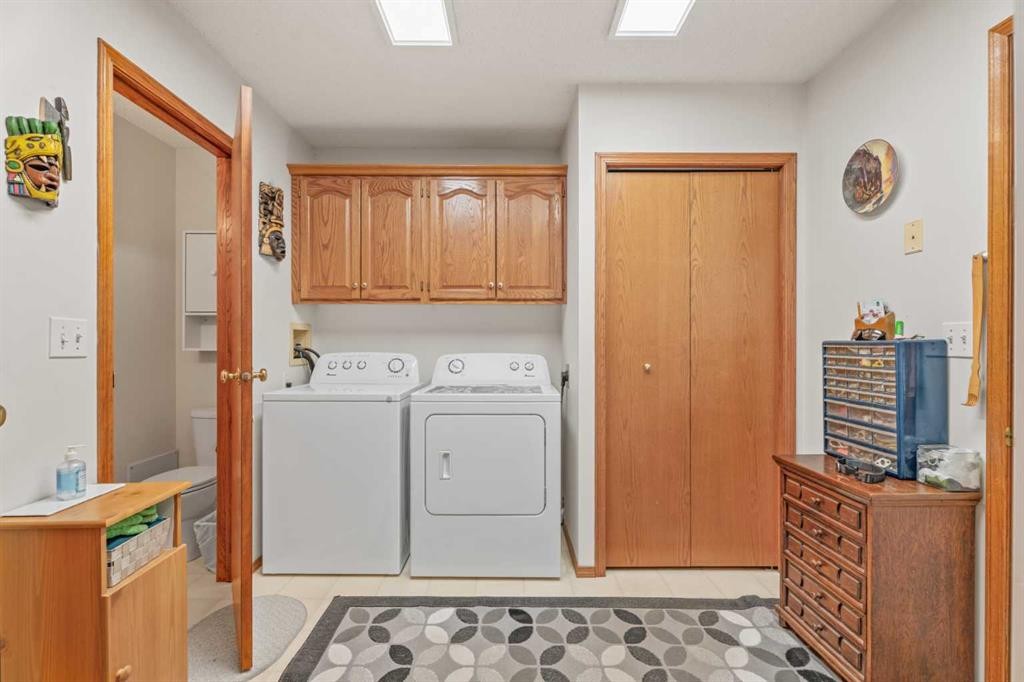 13 Park Ln Place, Strathmore, AB - Indoor Photo Showing Laundry Room