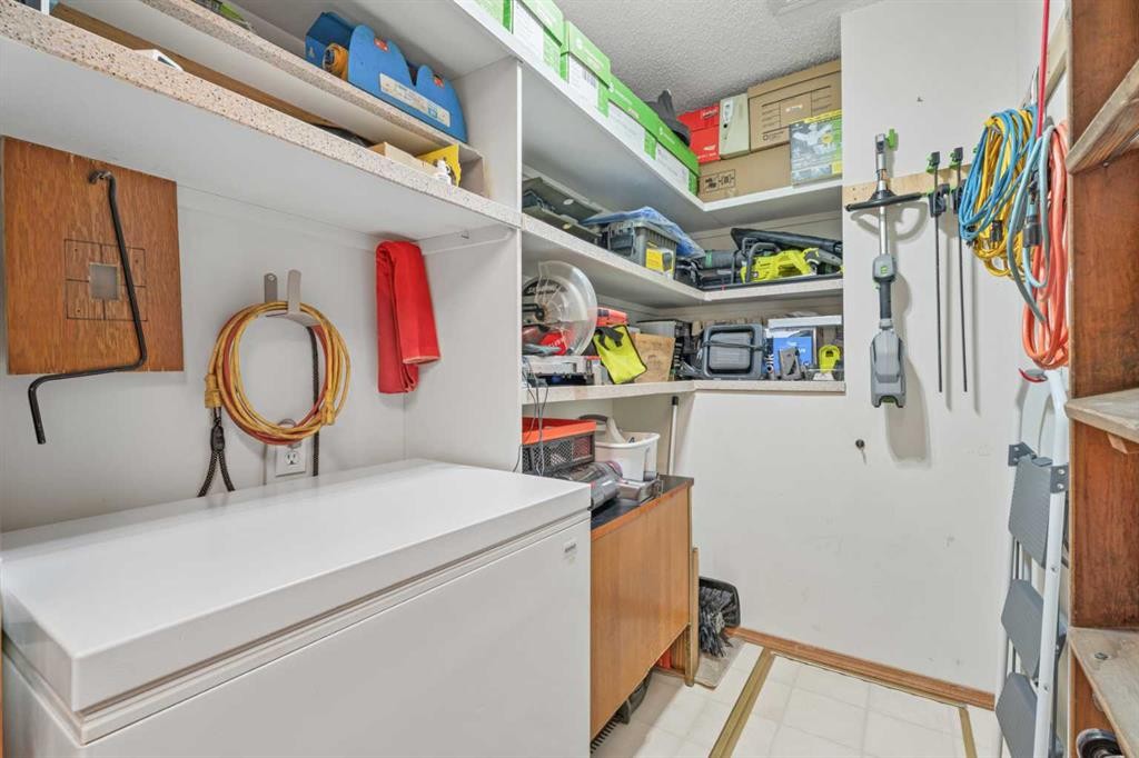 13 Park Ln Place, Strathmore, AB - Indoor