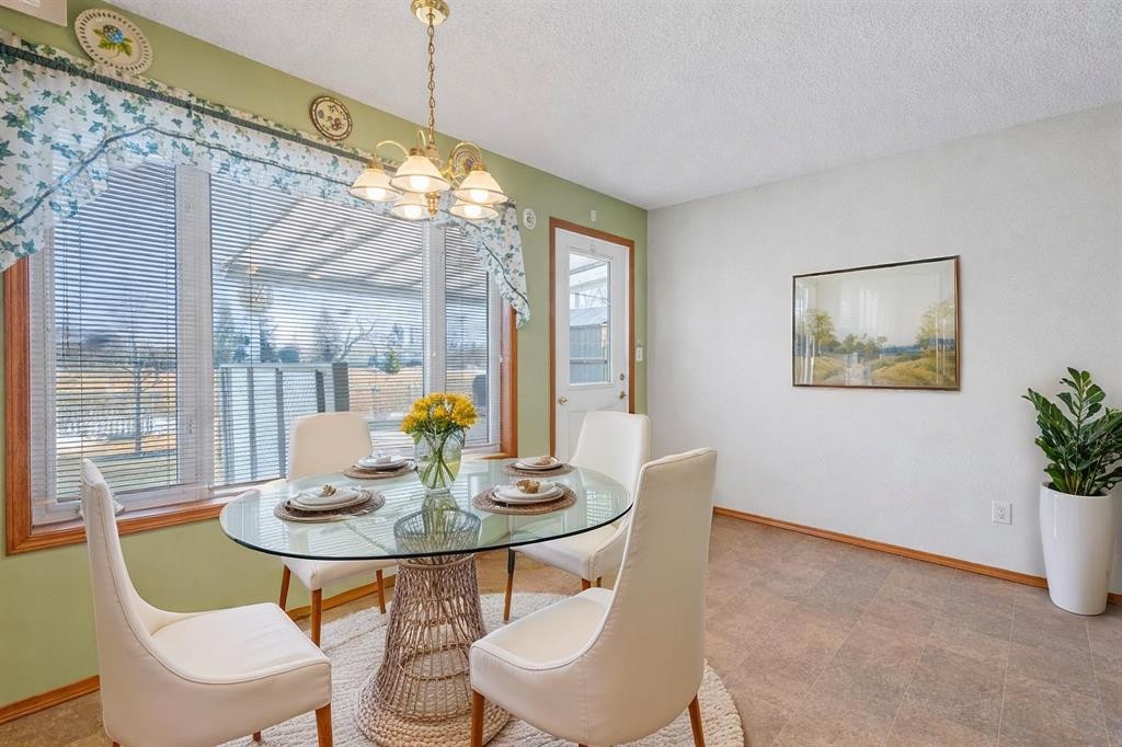 13 Park Ln Place, Strathmore, AB - Indoor Photo Showing Dining Room