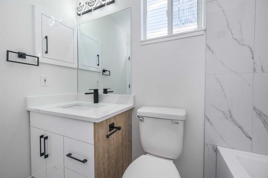 4249 Catalina Boulevard Ne, Calgary, AB - Indoor Photo Showing Bathroom