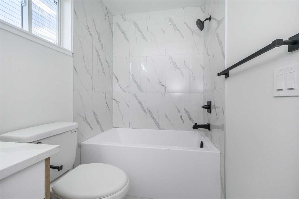 4249 Catalina Boulevard Ne, Calgary, AB - Indoor Photo Showing Bathroom