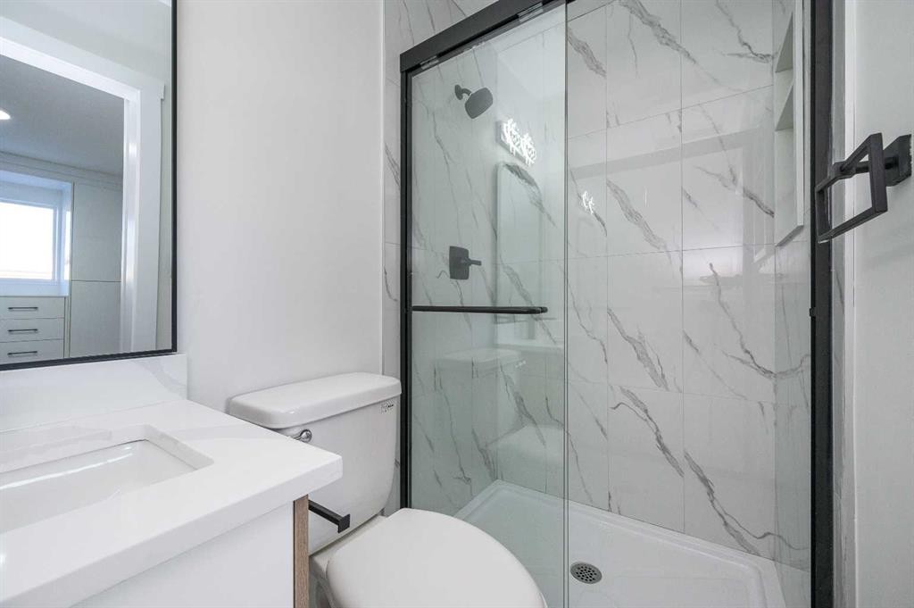 4249 Catalina Boulevard Ne, Calgary, AB - Indoor Photo Showing Bathroom