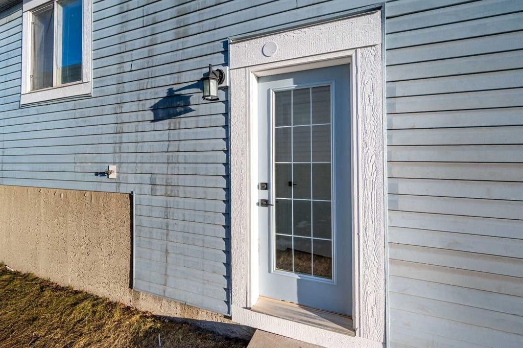 4249 Catalina Boulevard Ne, Calgary, AB - Outdoor With Exterior