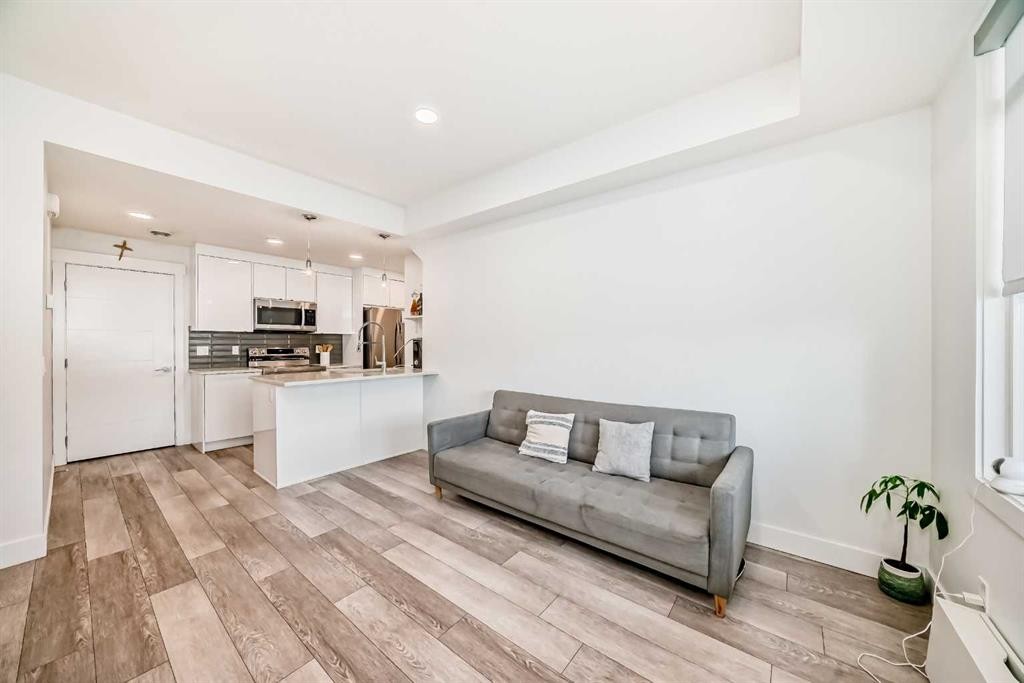 4697 Seton Drive Se, Calgary, AB - Indoor