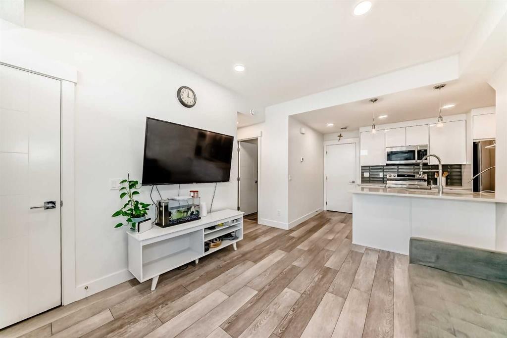 4697 Seton Drive Se, Calgary, AB - Indoor