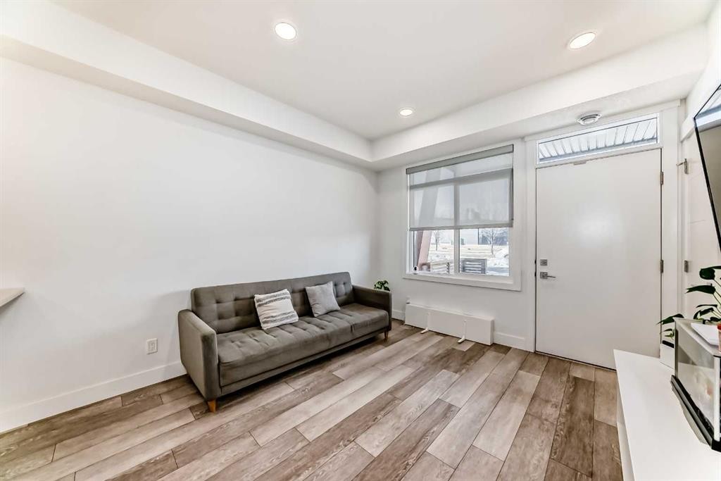 4697 Seton Drive Se, Calgary, AB - Indoor