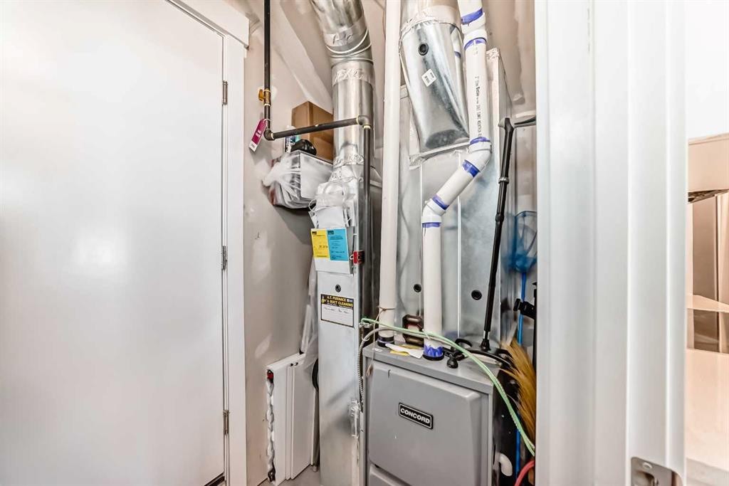 4697 Seton Drive Se, Calgary, AB - Indoor Photo Showing Other Room