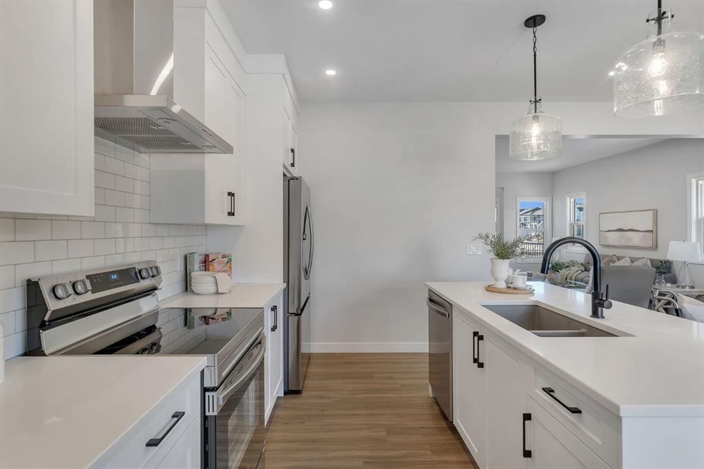 11 Fireside Common, Cochrane, AB - Indoor Photo Showing Kitchen With Stainless Steel Kitchen With Double Sink With Upgraded Kitchen