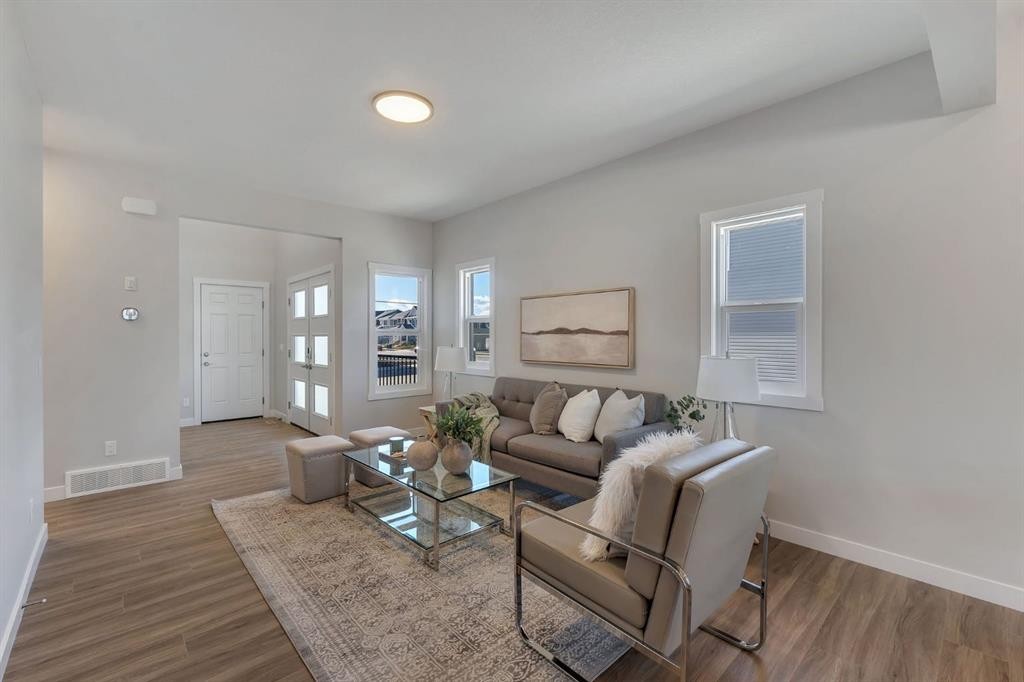 11 Fireside Common, Cochrane, AB - Indoor Photo Showing Living Room