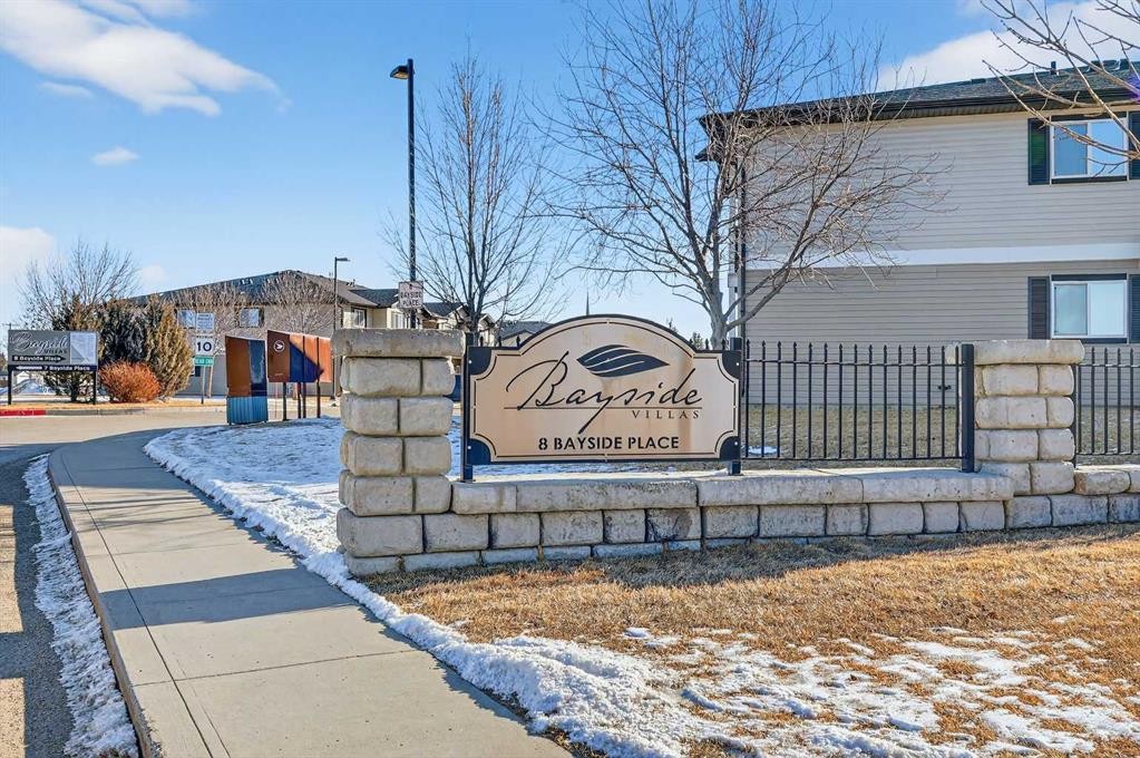 302-8 Bayside Place, Strathmore, AB - Outdoor