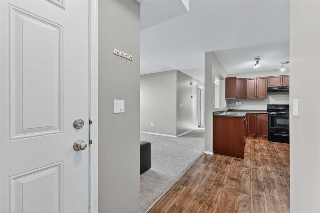 302-8 Bayside Place, Strathmore, AB - Indoor