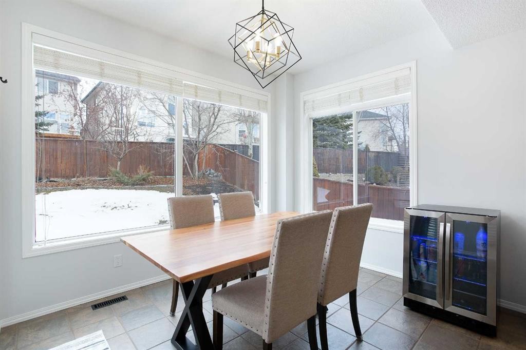 54 Springborough Point Sw, Calgary, AB - Indoor Photo Showing Dining Room