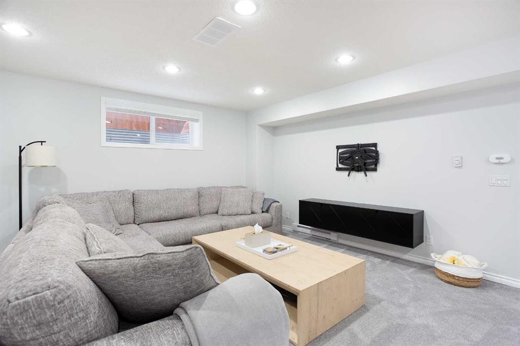 54 Springborough Point Sw, Calgary, AB - Indoor