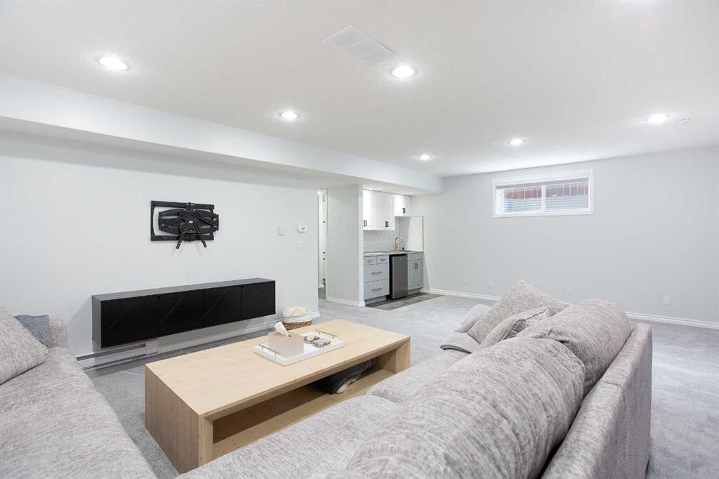 54 Springborough Point Sw, Calgary, AB - Indoor