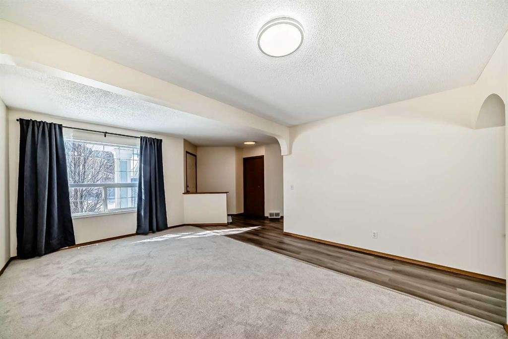 136 Citadel Crest Circle Nw, Calgary, AB - Indoor Photo Showing Other Room