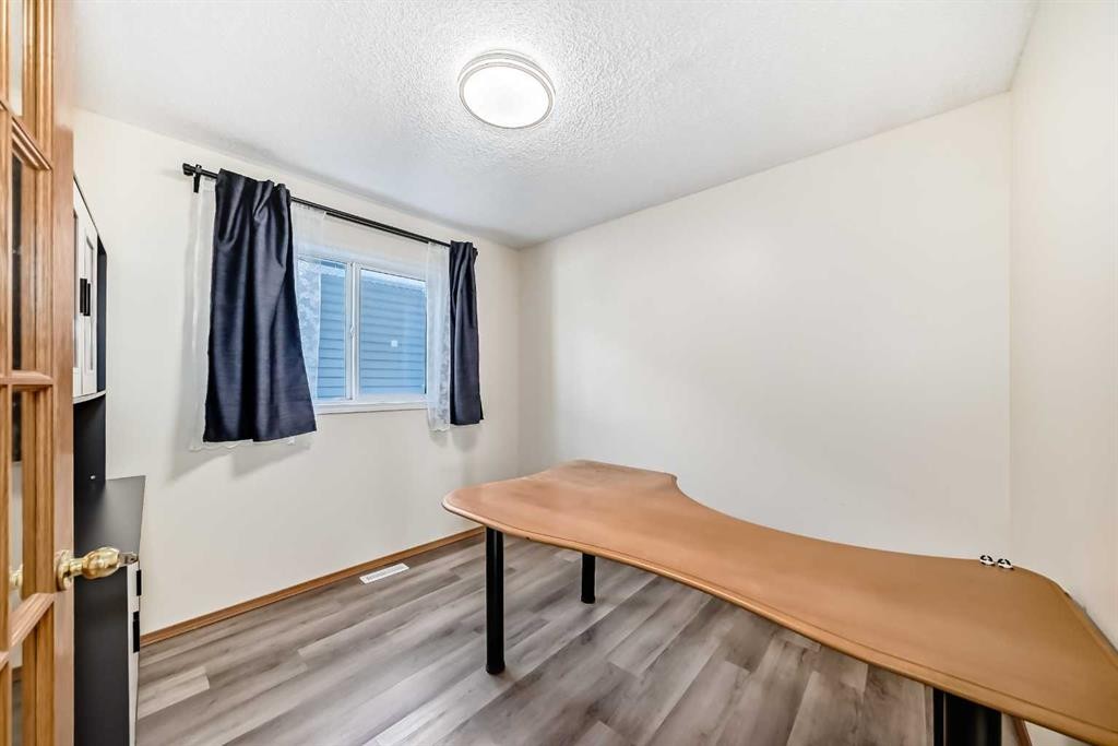 136 Citadel Crest Circle Nw, Calgary, AB - Indoor Photo Showing Other Room