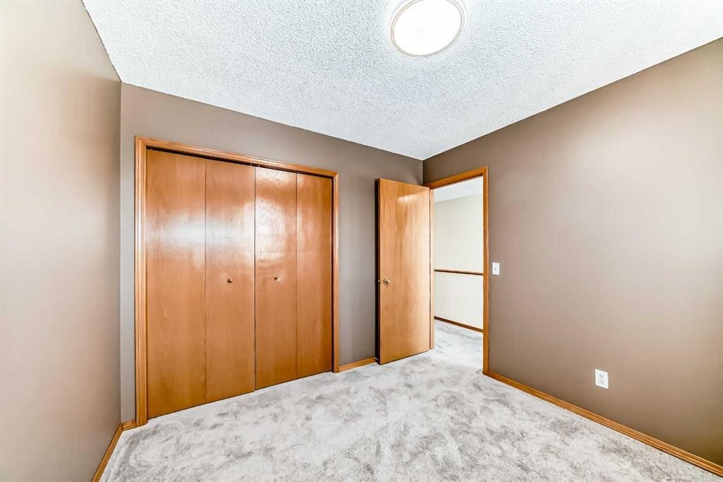 136 Citadel Crest Circle Nw, Calgary, AB - Indoor Photo Showing Bedroom