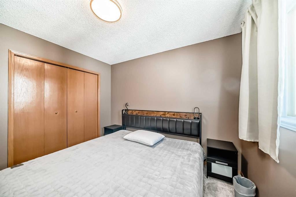 136 Citadel Crest Circle Nw, Calgary, AB - Indoor Photo Showing Bedroom