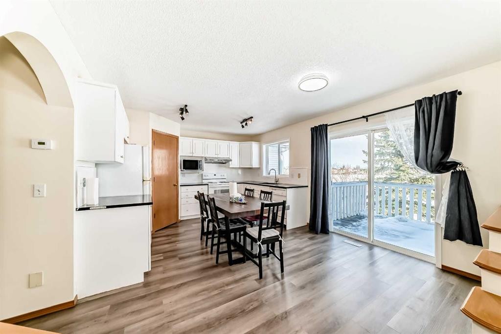 136 Citadel Crest Circle Nw, Calgary, AB - Indoor Photo Showing Other Room